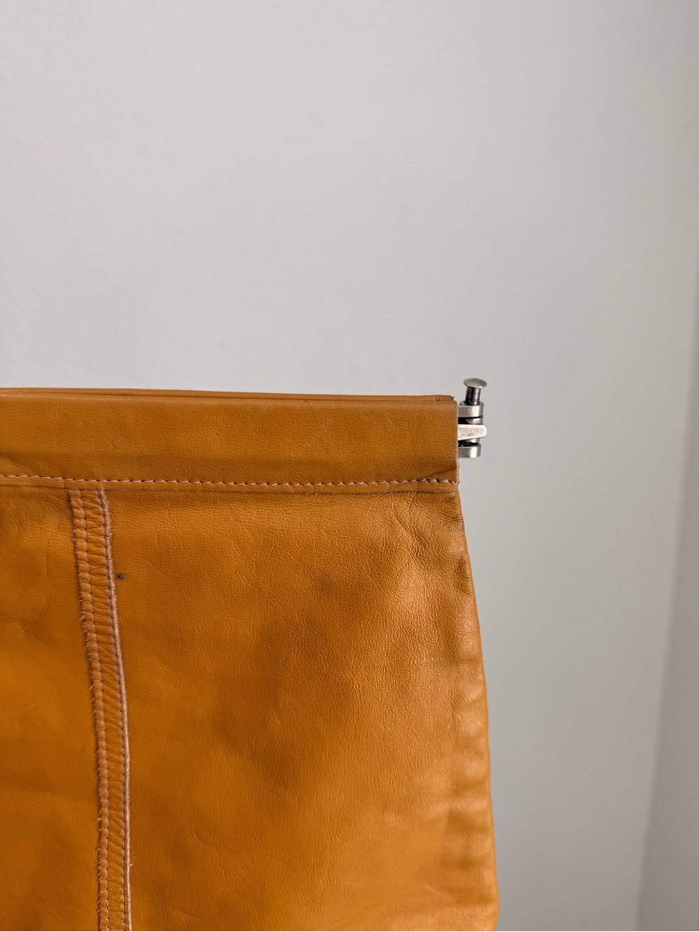 Vintage camel tan brown leather clutch handbag - Picture 4 of 6